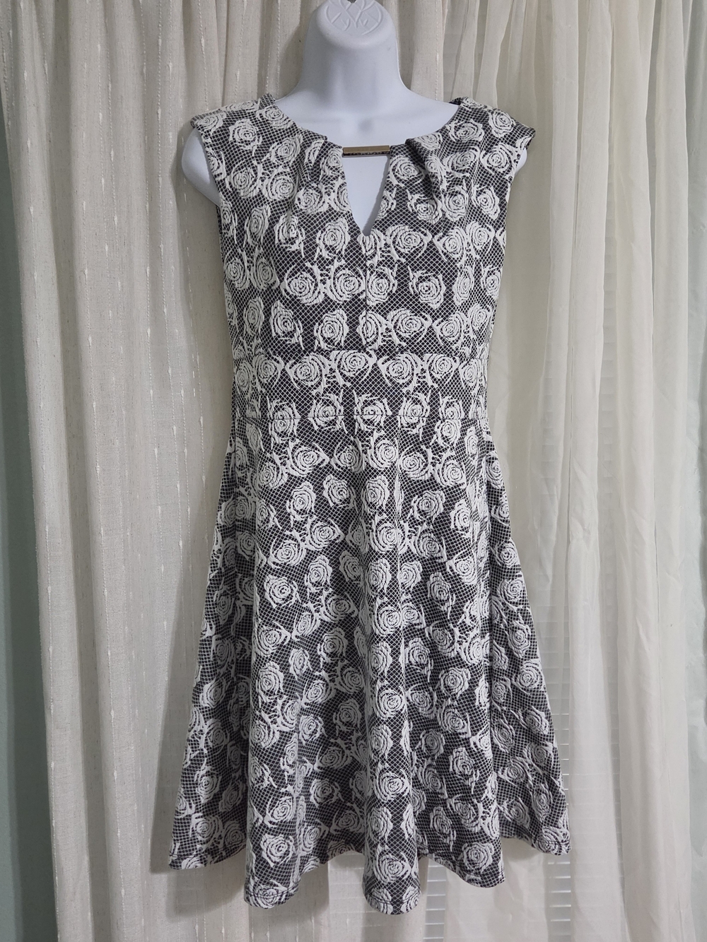 Haani Petite Black and White Rose-Print Keyhole Fit & Flare Dress